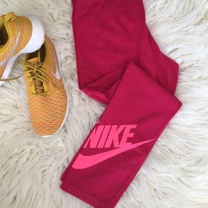 NWT Hot Pink Nike Legging Capris. Sz M